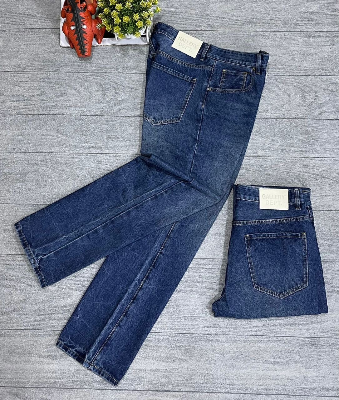 Men’s Vintage Black Straight-Leg Jeans – Distressed Hem